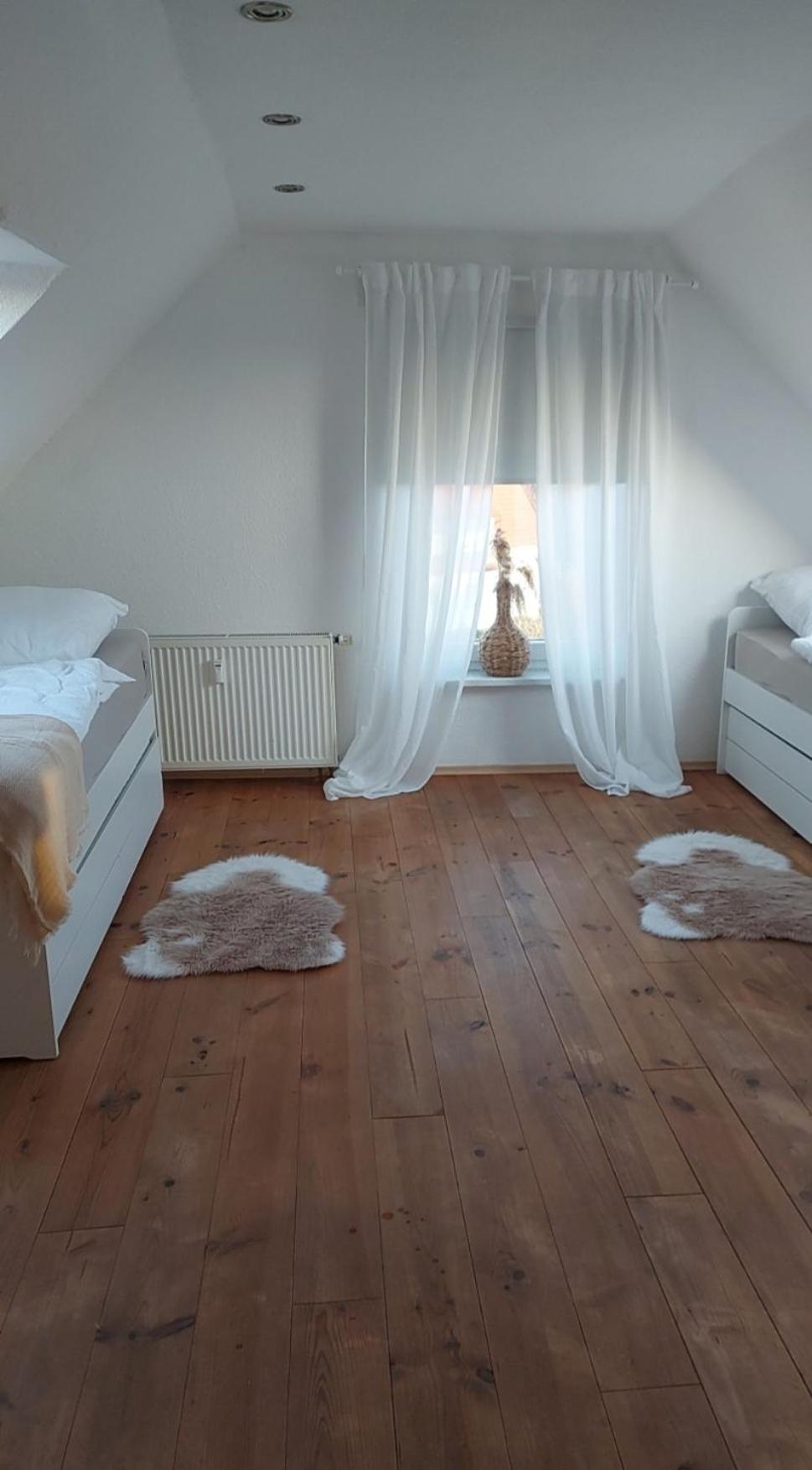 Stilvolle Ferienwohnung Free Parking, Space, Wlan Niestetal Buitenkant foto